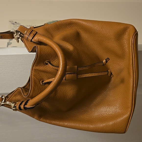 Bucket bag by Danier - Picture 2 of 8